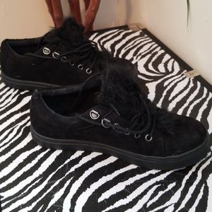 Black sneakers w fur